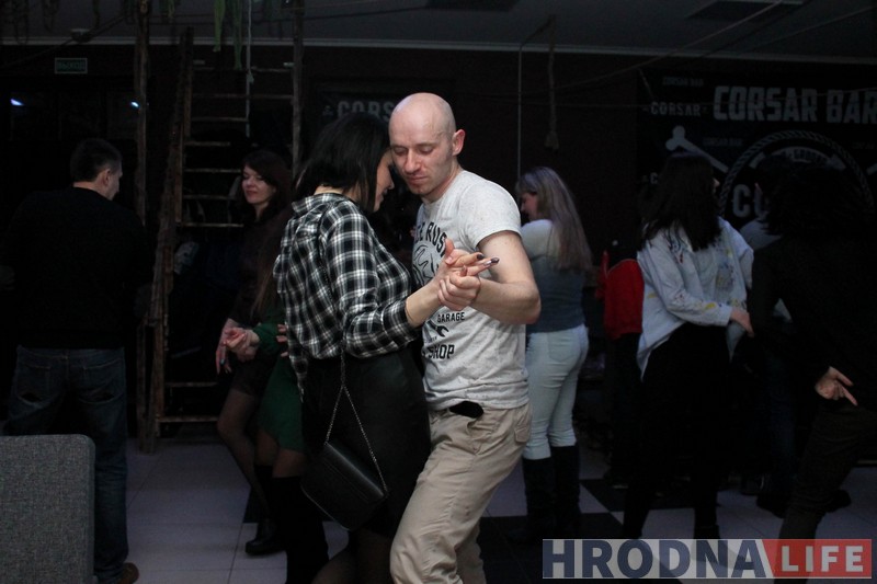 Бар з «агеньчыкам». У Гродне адкрыўся пірацкі “Карсар” Бар з «агеньчыкам». У Гродне адкрыўся пірацкі “Карсар”