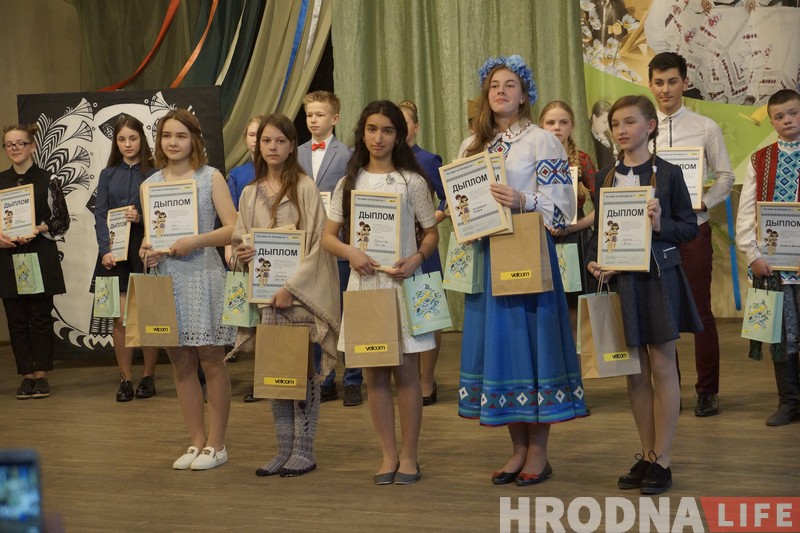 Пераможцы конкурса “Чытаем па-беларуску з velcom” давялі журы да слёз