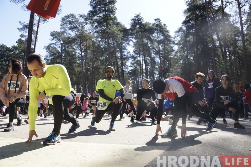 Масавы забег і шарыкі у небе. Як гродзенцы адзначылі Дзень здароўя (Фота) Масавы забег і шарыкі у небе. Як гродзенцы адзначылі Дзень здароўя (Фота)