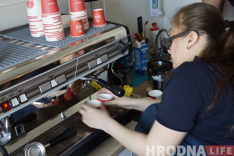 Барыста на інвалідным вазку? Лёгка! У Лідзе адбыўся першы выпуск школы інклюзіўнага барыста Барыста на інвалідным вазку? Лёгка! У Лідзе адбыўся першы выпуск школы інклюзіўнага барыста