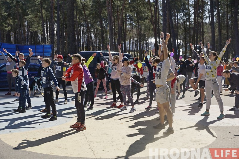 Масавы забег і шарыкі у небе. Як гродзенцы адзначылі Дзень здароўя (Фота)