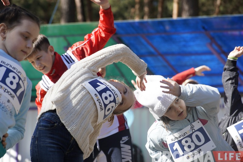 Масавы забег і шарыкі у небе. Як гродзенцы адзначылі Дзень здароўя (Фота) Масавы забег і шарыкі у небе. Як гродзенцы адзначылі Дзень здароўя (Фота)