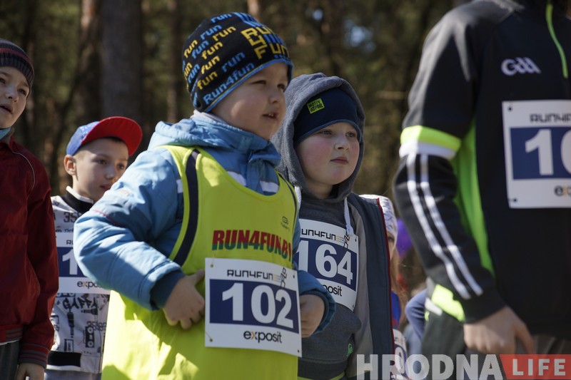 Масавы забег і шарыкі у небе. Як гродзенцы адзначылі Дзень здароўя (Фота) Масавы забег і шарыкі у небе. Як гродзенцы адзначылі Дзень здароўя (Фота)