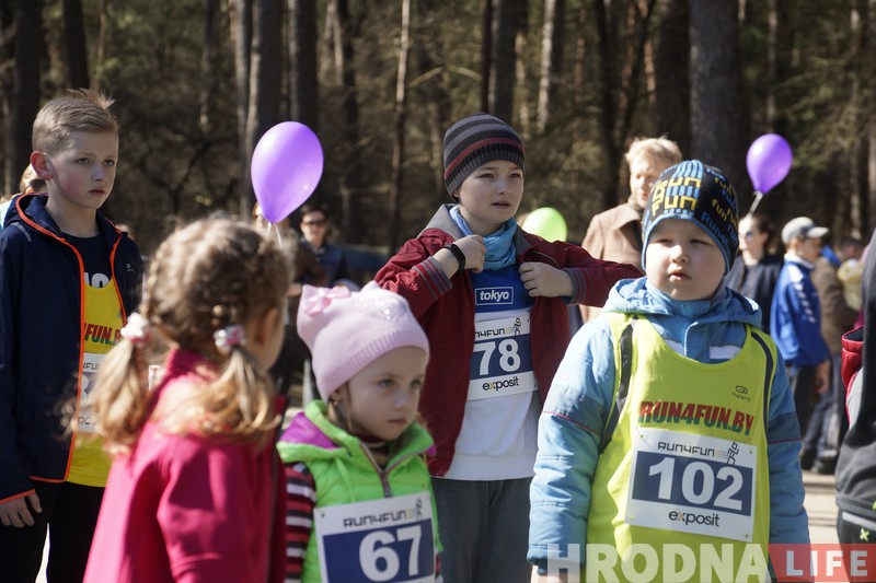 Масавы забег і шарыкі у небе. Як гродзенцы адзначылі Дзень здароўя (Фота) Масавы забег і шарыкі у небе. Як гродзенцы адзначылі Дзень здароўя (Фота)