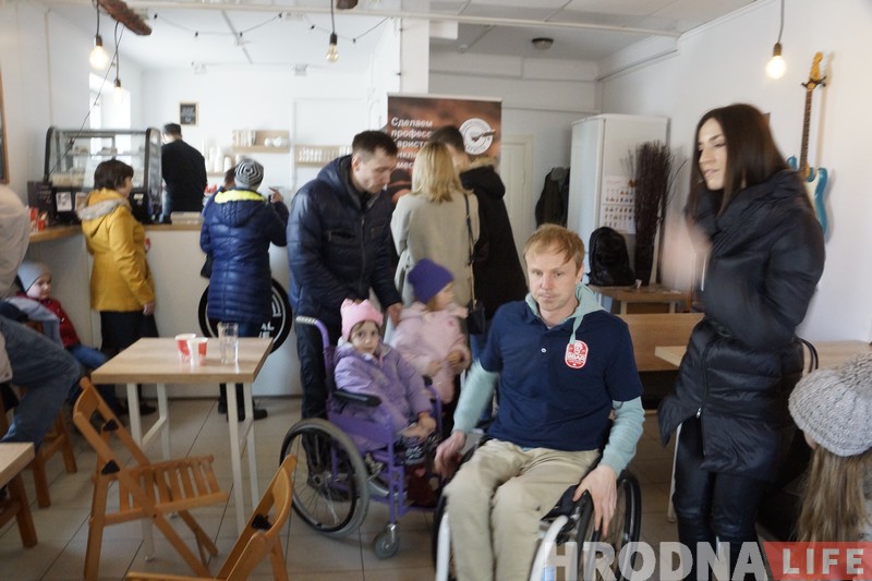 Бариста в инвалидной коляске? Легко! В Лиде прошел первый выпуск школы инклюзивного бариста