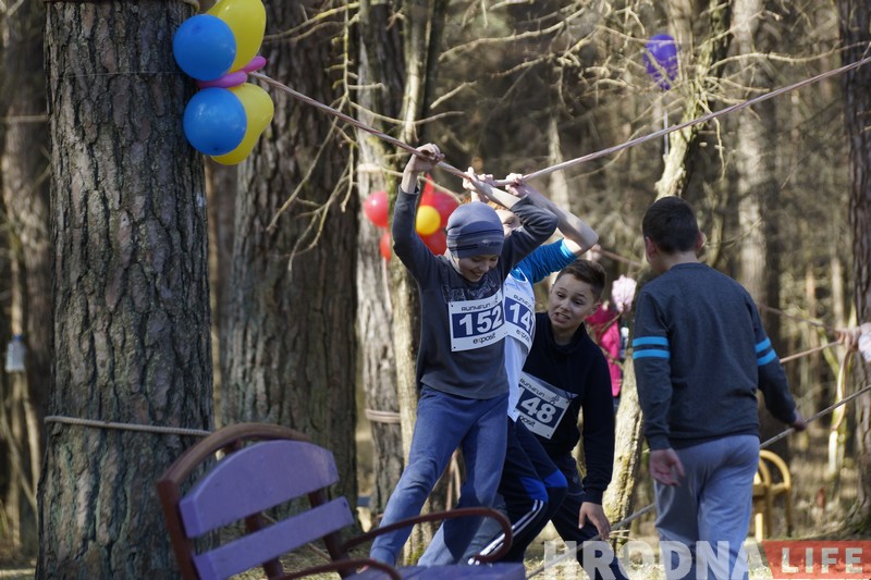 Масавы забег і шарыкі у небе. Як гродзенцы адзначылі Дзень здароўя (Фота) Масавы забег і шарыкі у небе. Як гродзенцы адзначылі Дзень здароўя (Фота)
