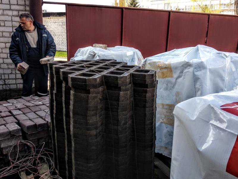 У Гродне ўсталёўваюць паркоўкі з поліэтыленавых пакетаў