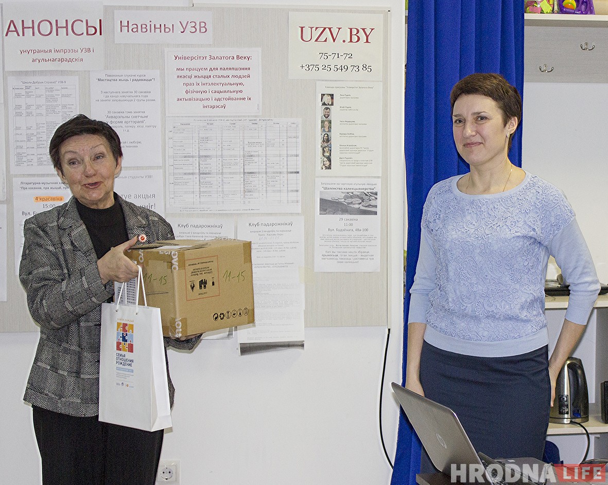 У Гродне сталым людзям падарылі планшэты, на якіх раней даследавалі беларусаў