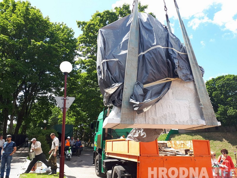 Фотафакт: Каля гродзенскіх замкаў усталявалі помнік Давыду Гарадзенскаму Фотафакт: Каля гродзенскіх замкаў усталявалі помнік Давыду Гарадзенскаму