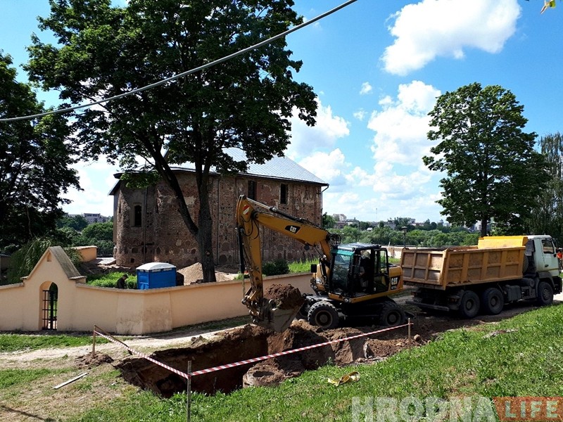 Раскопкі ля Каложы: каб паспець да фестывалю, ахвяруюць археалогіяй