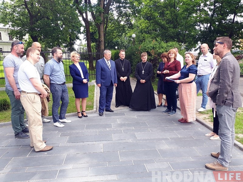"Каб паставіць помнік трэба прайсці ўсе кругі пекла". У Гродне прынялі помнік Давыду Гарадзенскаму