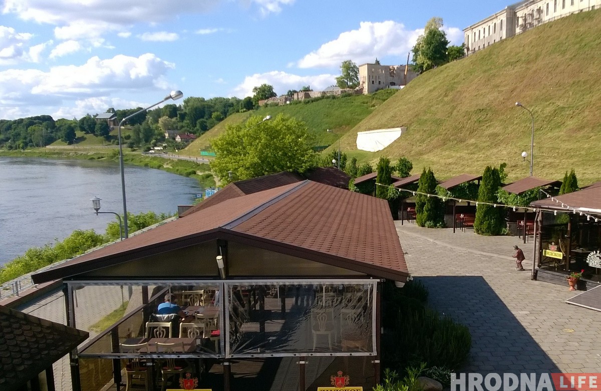 Летнія пляцоўкі ў цэнтры Гродна. Топ-10 месцаў для кавы на вольным паветры