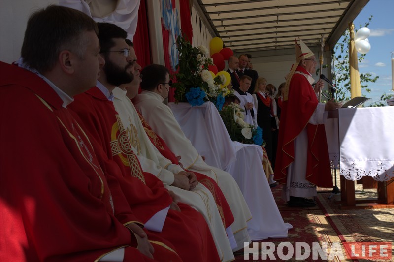 «Упершыню я прыехаў у Гродна на ровары». Арцыбіскуп Тадэвуш Кандрусевіч наведаў свята ў Альшанцы (+анекдот ад мітрапаліта)