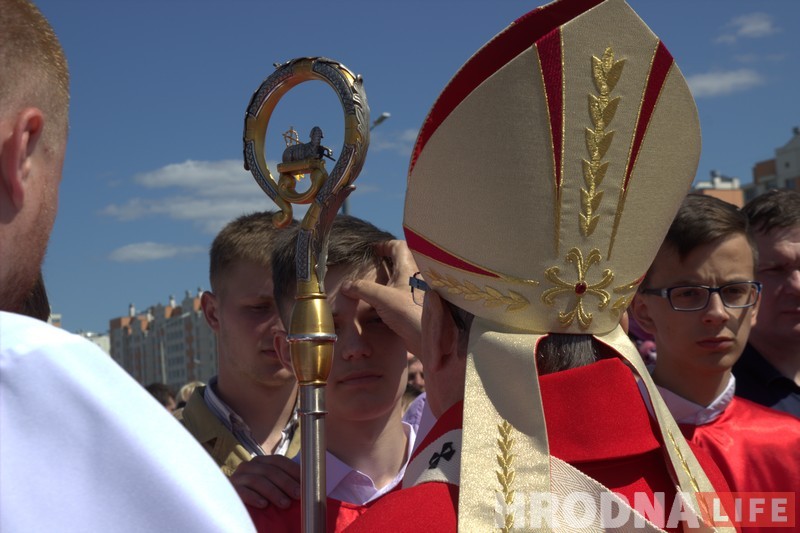 «Упершыню я прыехаў у Гродна на ровары». Арцыбіскуп Тадэвуш Кандрусевіч наведаў свята ў Альшанцы (+анекдот ад мітрапаліта)