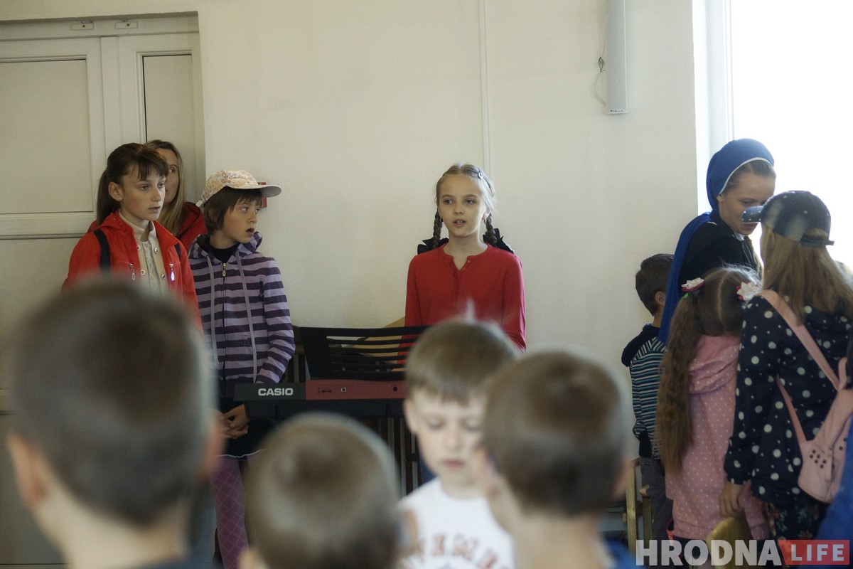 Одна на миллион. Десятилетняя Настя побеждает выпускников и играет в костеле, хотя никогда не видела нот