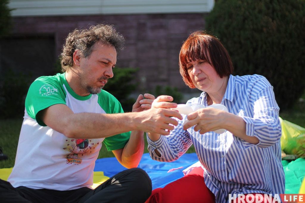 Смех лечыць. Італьянцы вучаць гродзенцаў быць бальнічнымі клоўнамі