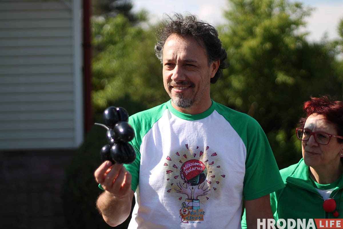 Смех лечыць. Італьянцы вучаць гродзенцаў быць бальнічнымі клоўнамі