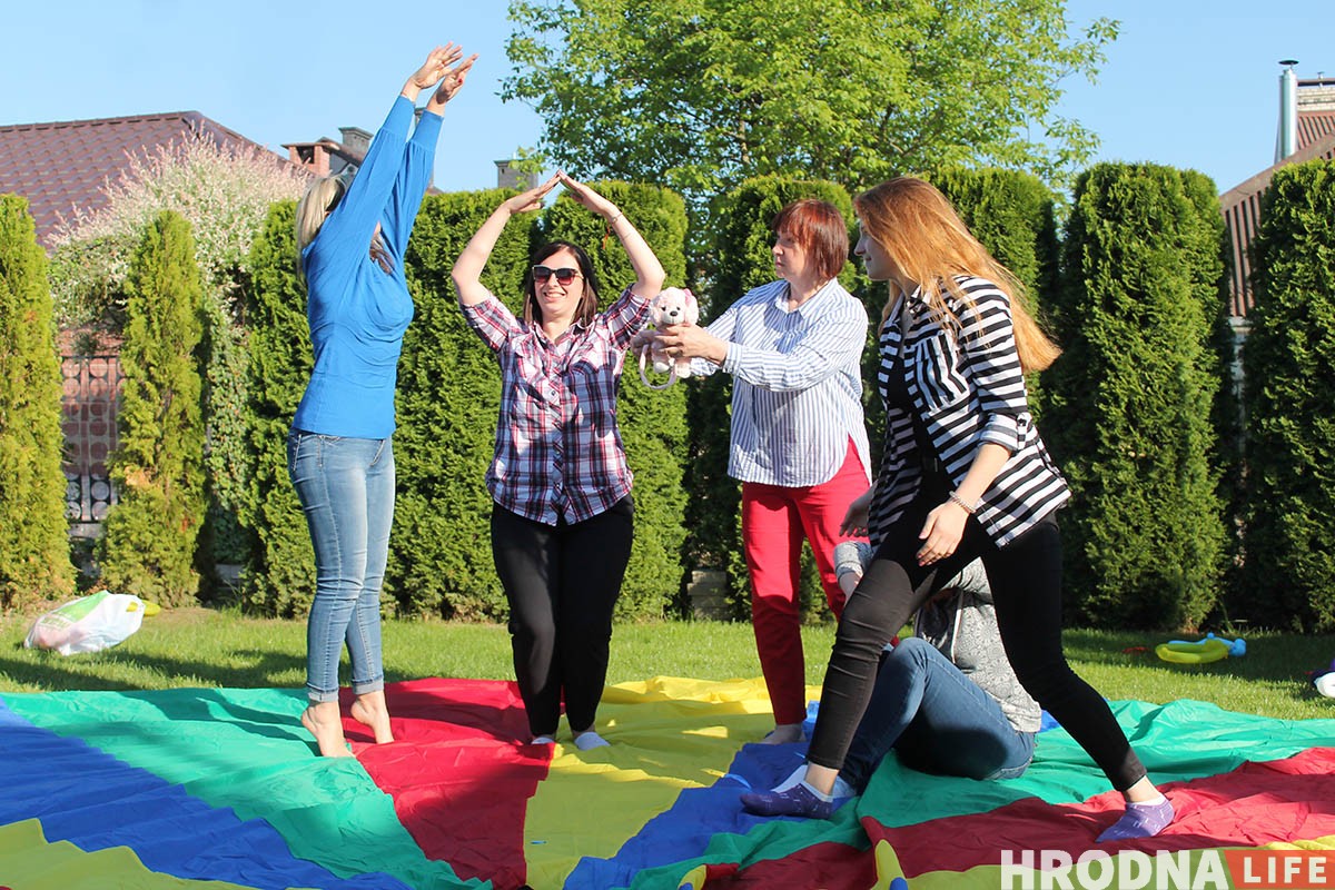 Смех лечыць. Італьянцы вучаць гродзенцаў быць бальнічнымі клоўнамі