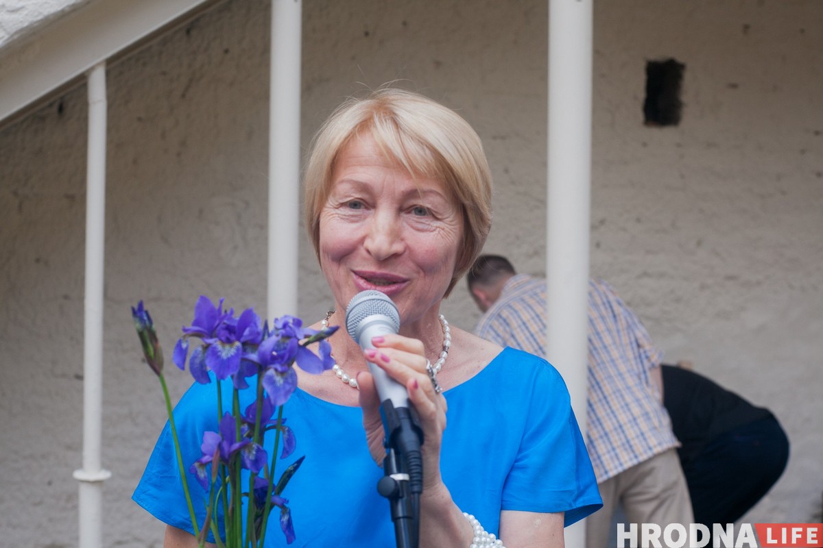 "Мастак у душы" і проста "нармальны мужык". Брытанец адкрыў выставу жывапісу ў Гродне