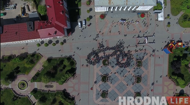 У Гродне Ровар-фэстам адкрылі летні веласезон і склалі гігантскі ровар (+відэа з дрона)