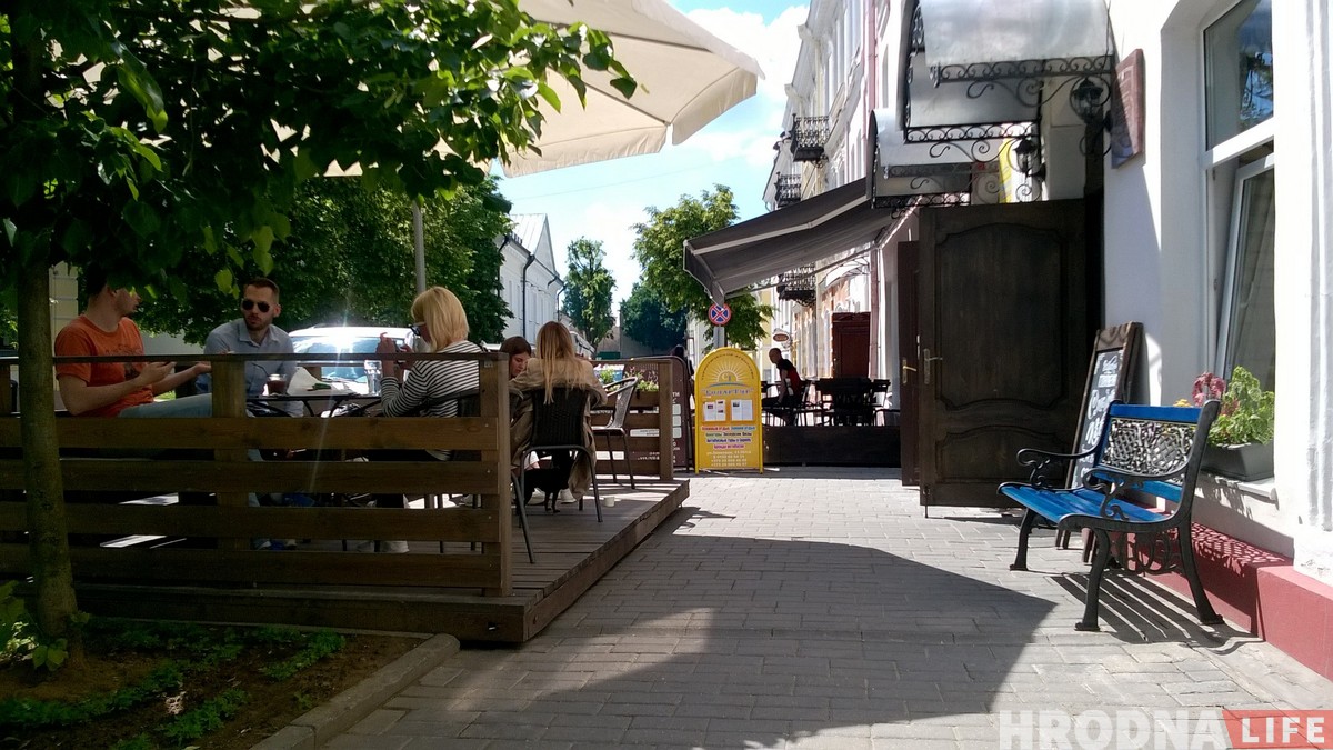 Летнія пляцоўкі ў цэнтры Гродна. Топ-10 месцаў для кавы на вольным паветры
