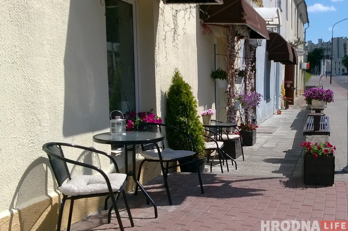 Летнія пляцоўкі ў цэнтры Гродна. Топ-10 месцаў для кавы на вольным паветры