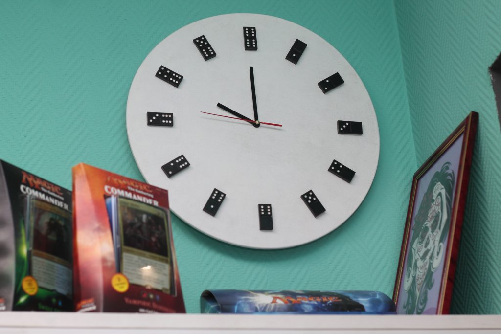 "Мы б купілі канапу, але навошта?"Як антыкавярня ў Гродне ўкараняе элементы "зялёнага" офіса