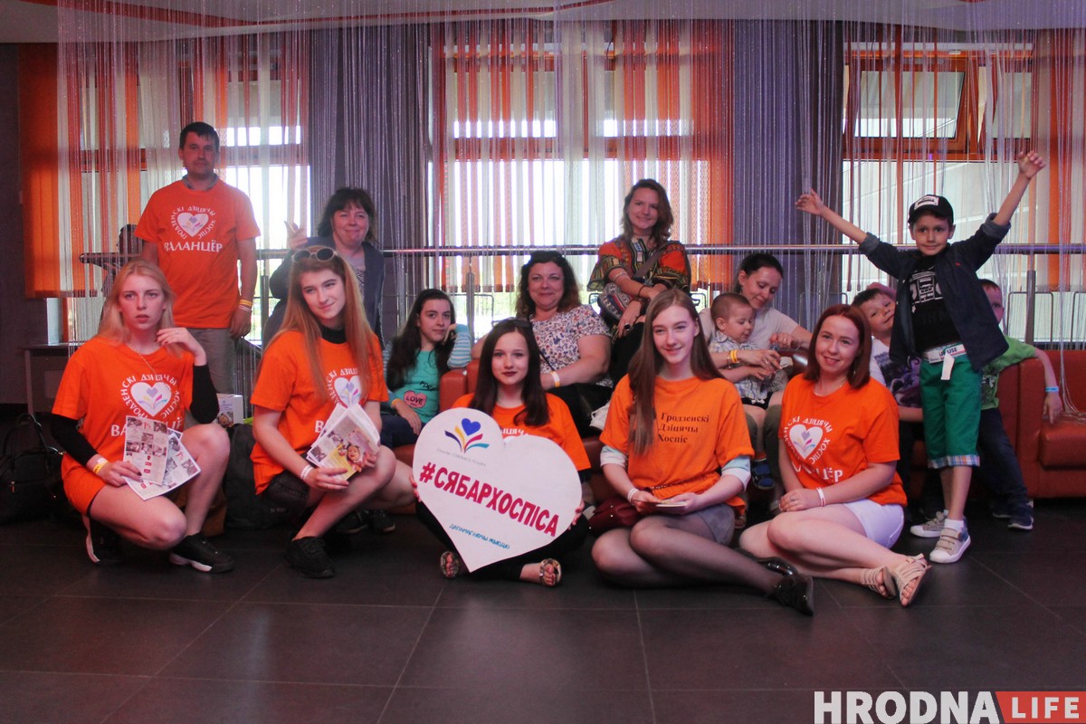 Лявон Вольскі выступіў у Гродне: з натоўпам прыхільнікаў, але амаль без БЧБ