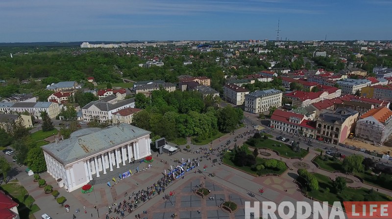 У Гродне Ровар-фэстам адкрылі летні веласезон і склалі гігантскі ровар (+відэа з дрона)