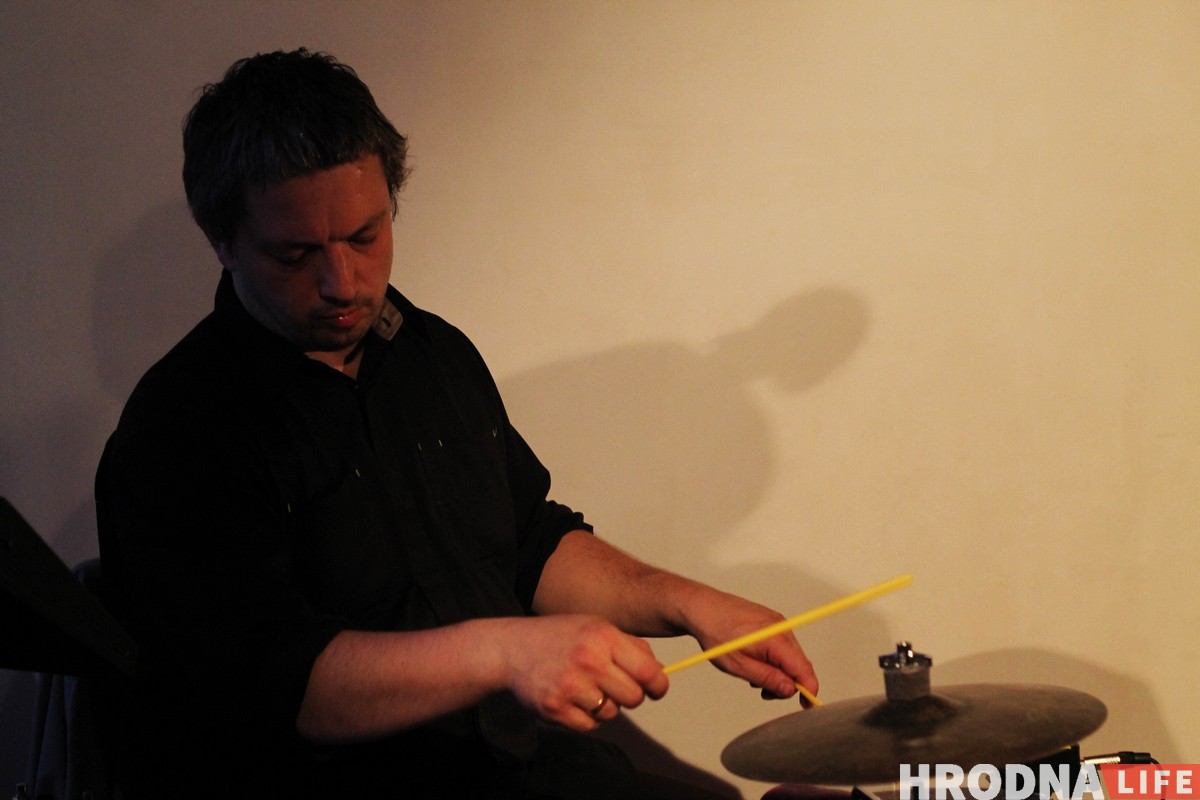 Бенька праспявала гродзенцам пра "электракаханне" Бенька праспявала гродзенцам пра "электракаханне"