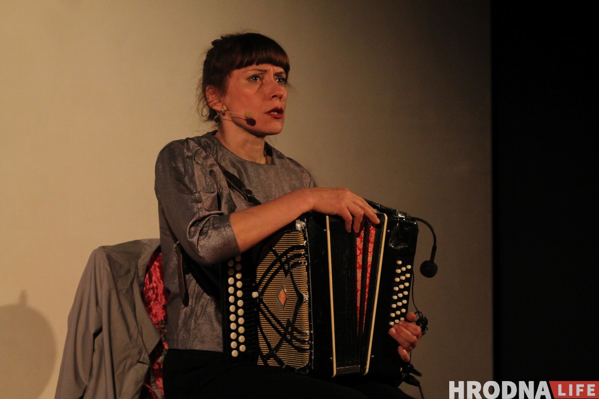 Бенька праспявала гродзенцам пра "электракаханне" Бенька праспявала гродзенцам пра "электракаханне"