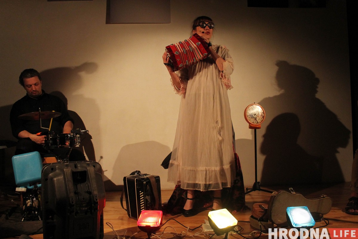 Бенька праспявала гродзенцам пра "электракаханне" Бенька праспявала гродзенцам пра "электракаханне"