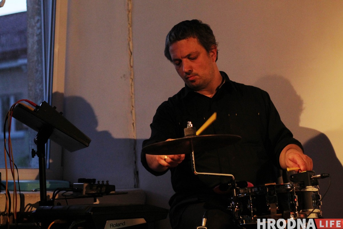 Бенька праспявала гродзенцам пра "электракаханне" Бенька праспявала гродзенцам пра "электракаханне"