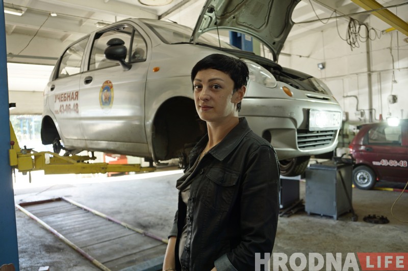 Женщина рулит. Как жительница Гродно работает инструктором в автошколе