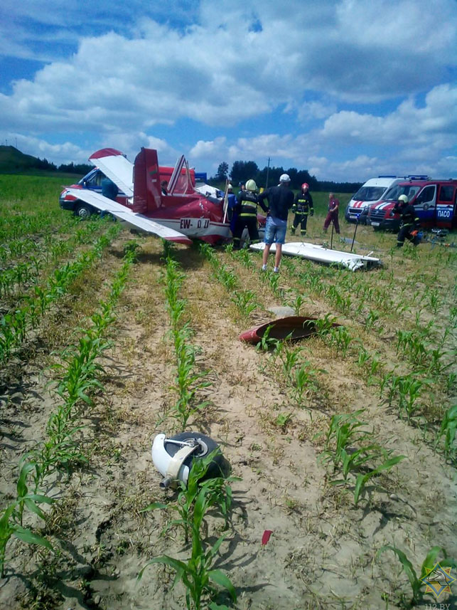 У Каробчыцах упаў самалёт. Ёсць пацярпелыя У Каробчыцах упаў самалёт. Ёсць пацярпелыя