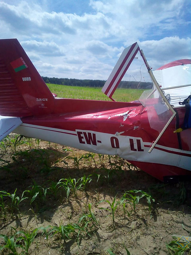 У Каробчыцах упаў самалёт. Ёсць пацярпелыя У Каробчыцах упаў самалёт. Ёсць пацярпелыя