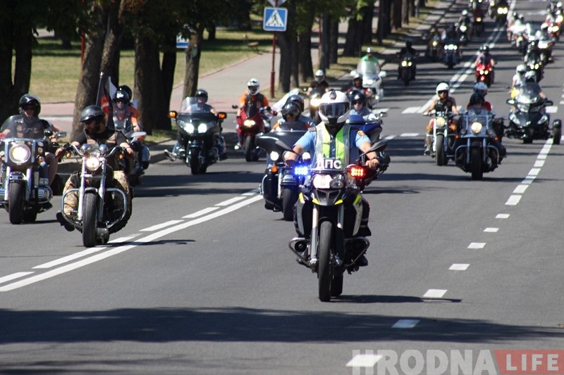 ФОТА: каля 500 байкераў праехаліся па вуліцах Гродна ФОТА: каля 500 байкераў праехаліся па вуліцах Гродна