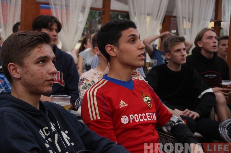 Усім не хапае месца: як гродзенцы сочаць за чэмпіянатам свету па футболе Усім не хапае месца: як гродзенцы сочаць за чэмпіянатам свету па футболе