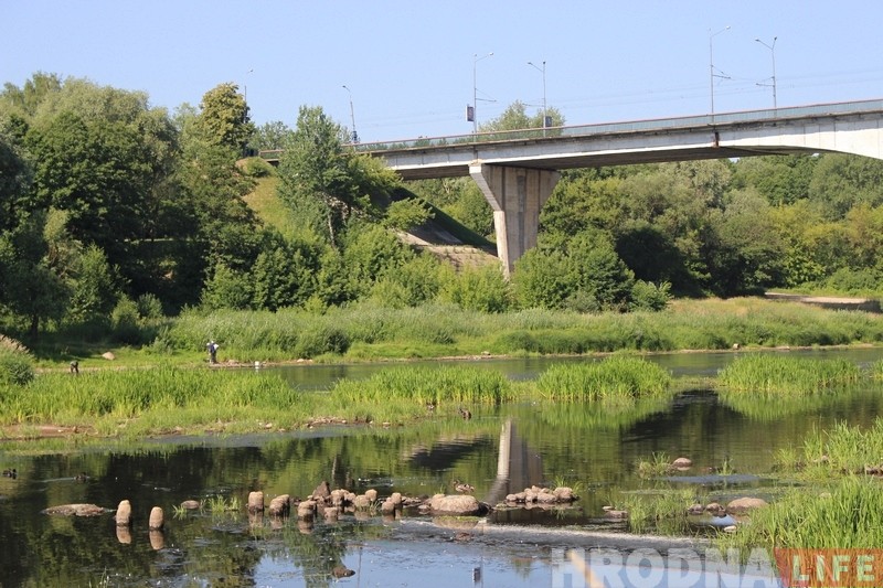 Нёман у Гродне мялее: ізноў можна пабачыць рэшткі старых мастоў Нёман у Гродне мялее: ізноў можна пабачыць рэшткі старых мастоў