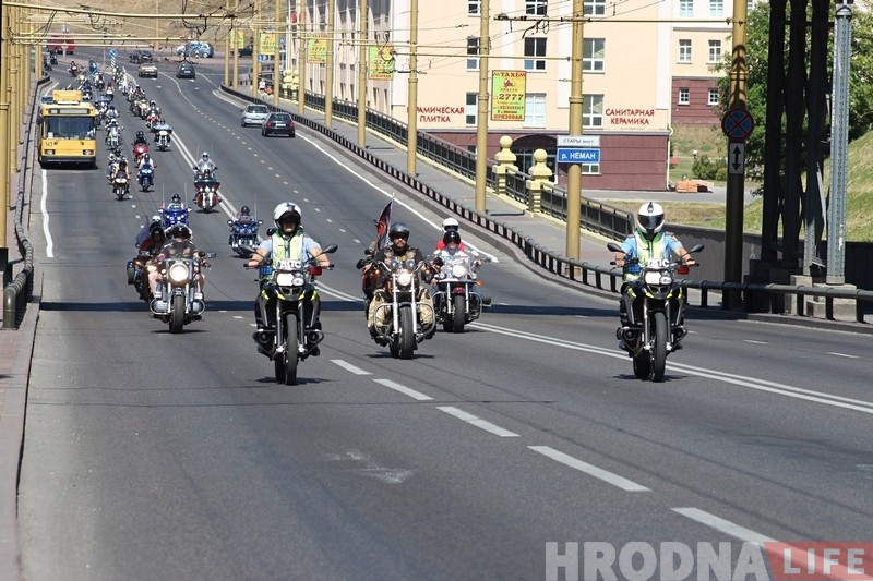 ФОТА: каля 500 байкераў праехаліся па вуліцах Гродна ФОТА: каля 500 байкераў праехаліся па вуліцах Гродна