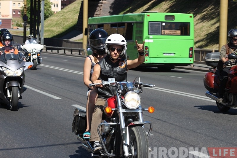 ФОТА: каля 500 байкераў праехаліся па вуліцах Гродна ФОТА: каля 500 байкераў праехаліся па вуліцах Гродна