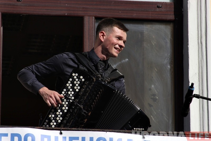 Летнія канцэрты ў Гродне: музыкі выступаюць на балконах старога горада Летнія канцэрты ў Гродне: музыкі выступаюць на балконах старога горада