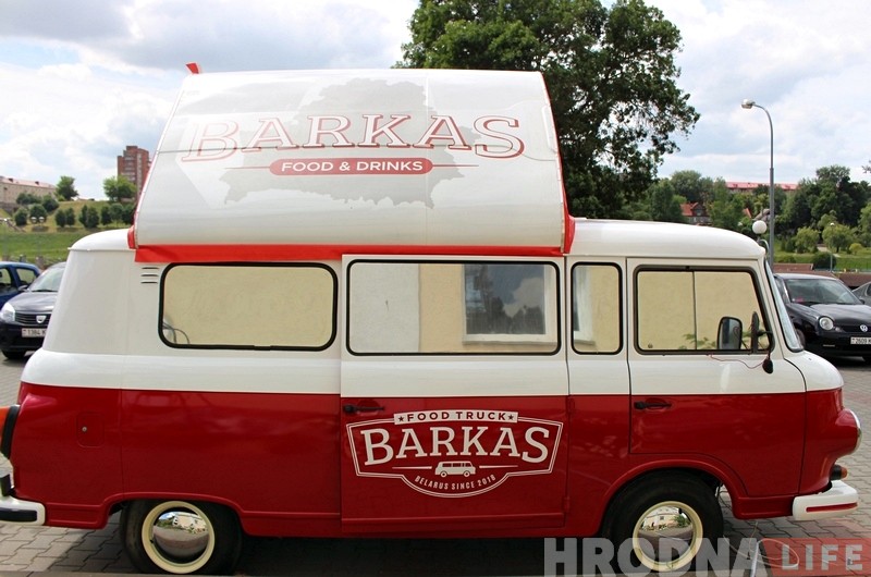 "Купілі ў вёсцы фургон і ўклалі $ 8000". Фуд-трак "Barkas" з'явіўся ў Гродне "Купілі ў вёсцы фургон і ўклалі $ 8000". Фуд-трак "Barkas" з'явіўся ў Гродне