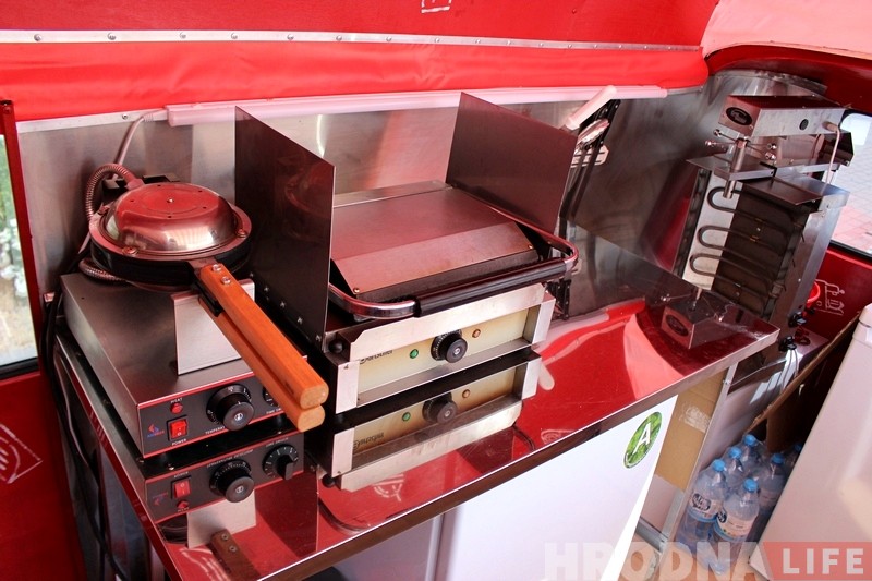 "Купілі ў вёсцы фургон і ўклалі $ 8000". Фуд-трак "Barkas" з'явіўся ў Гродне "Купілі ў вёсцы фургон і ўклалі $ 8000". Фуд-трак "Barkas" з'явіўся ў Гродне