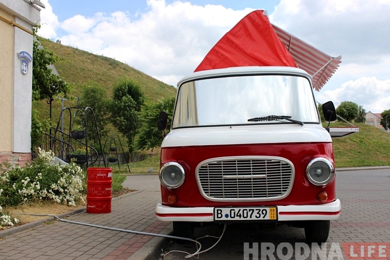 "Купілі ў вёсцы фургон і ўклалі $ 8000". Фуд-трак "Barkas" з'явіўся ў Гродне "Купілі ў вёсцы фургон і ўклалі $ 8000". Фуд-трак "Barkas" з'явіўся ў Гродне
