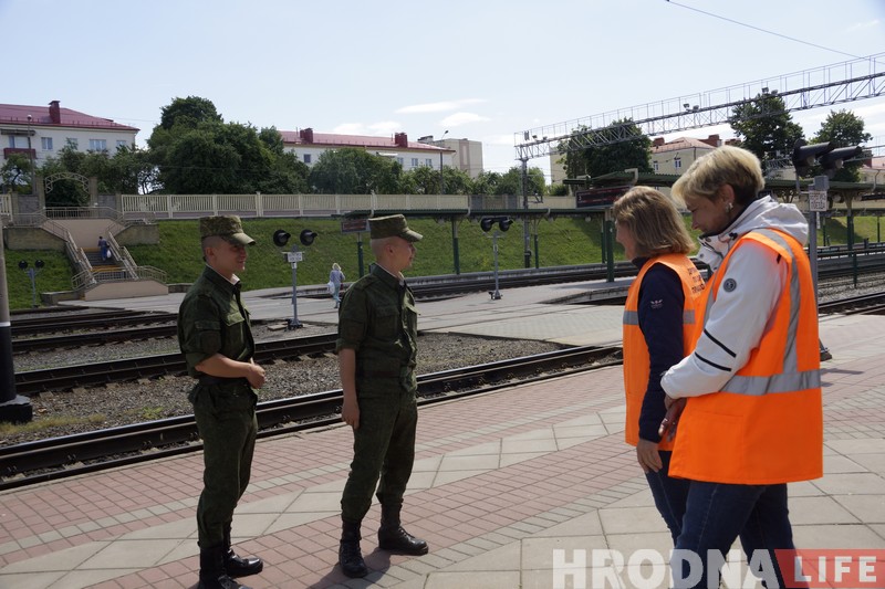 Дружинники на вокзале: встречают гостей Гродно и помогают милиции