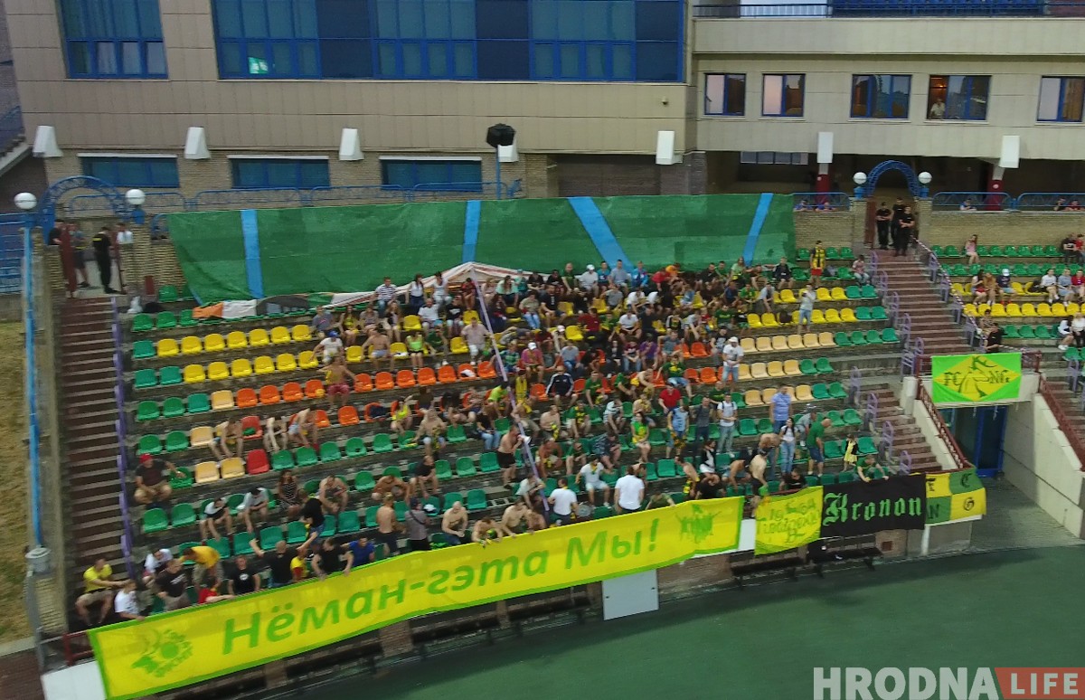  “За Нёман, за Радзіму, за футбол!” Фан-клуб “Нёмана” адзначыў 20-годдзе перформансам на матчы