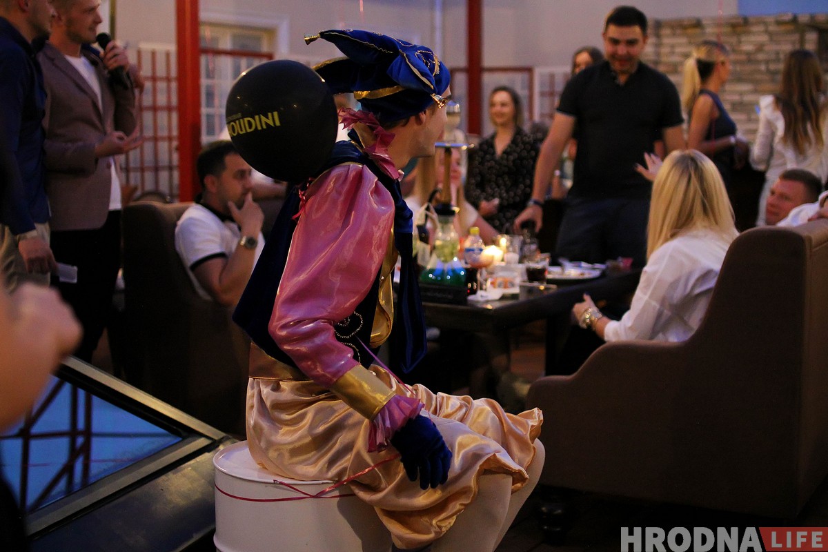 Таямніца дома №13 адкрыта: Гэта абноўленая летняя тэраса “Гудзіні”