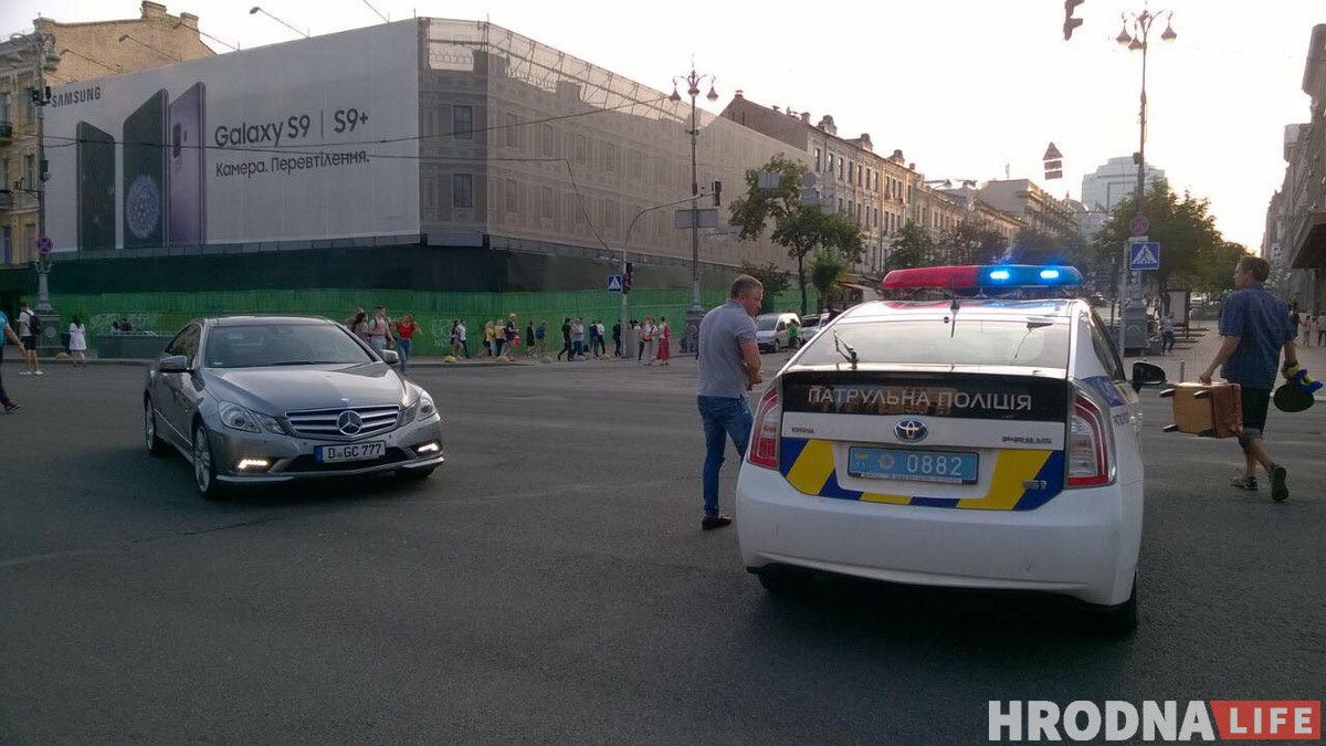 Глядзі, як перакрываюць цэнтр Кіева напярэдадні “Маршу роўнасці” Глядзі, як перакрываюць цэнтр Кіева напярэдадні “Маршу роўнасці”