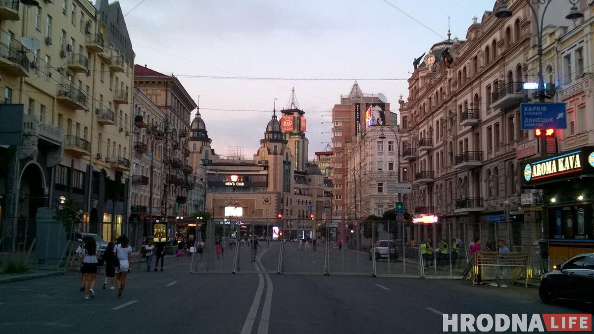 Глядзі, як перакрываюць цэнтр Кіева напярэдадні “Маршу роўнасці” Глядзі, як перакрываюць цэнтр Кіева напярэдадні “Маршу роўнасці”